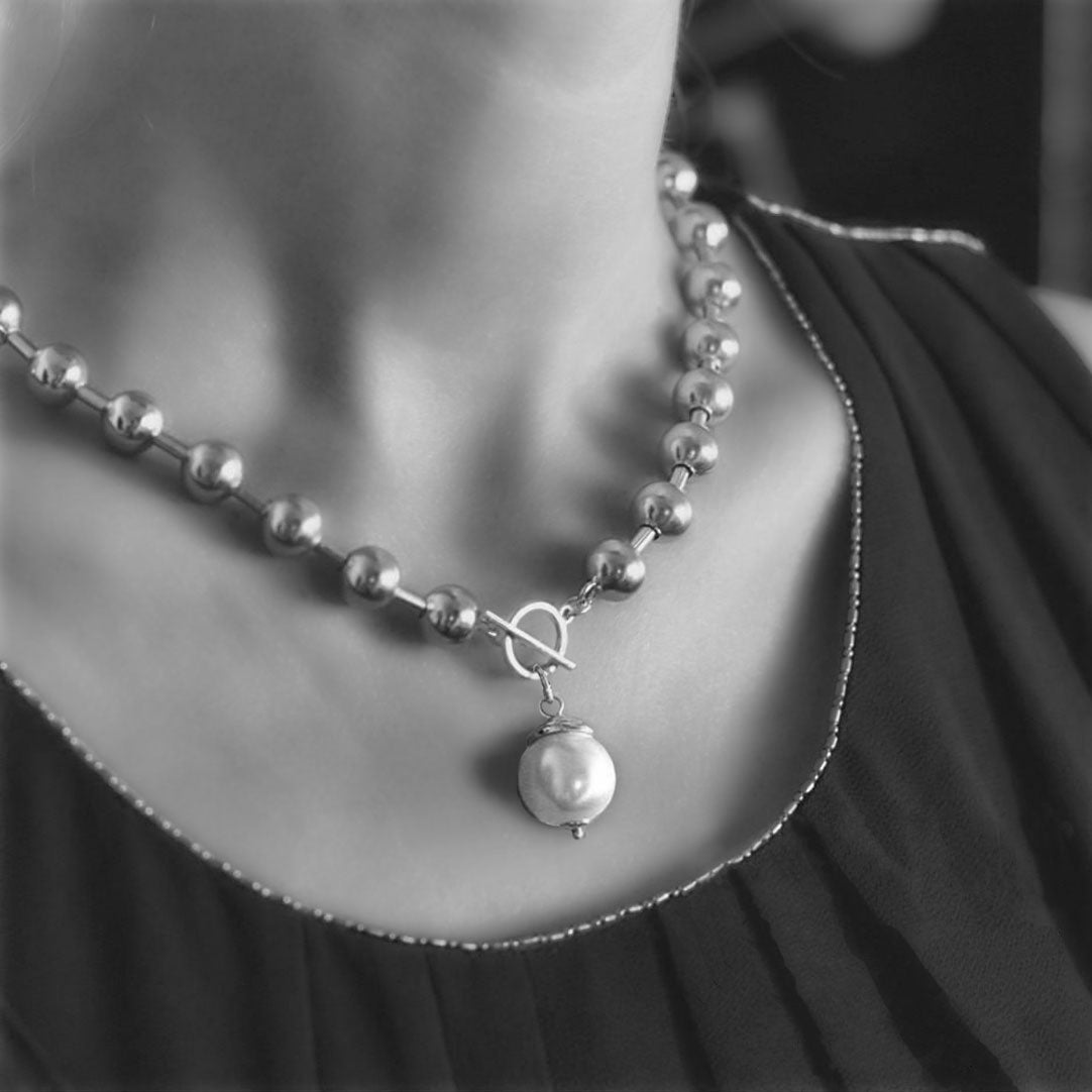 Pearl Pendant Necklace in Silver